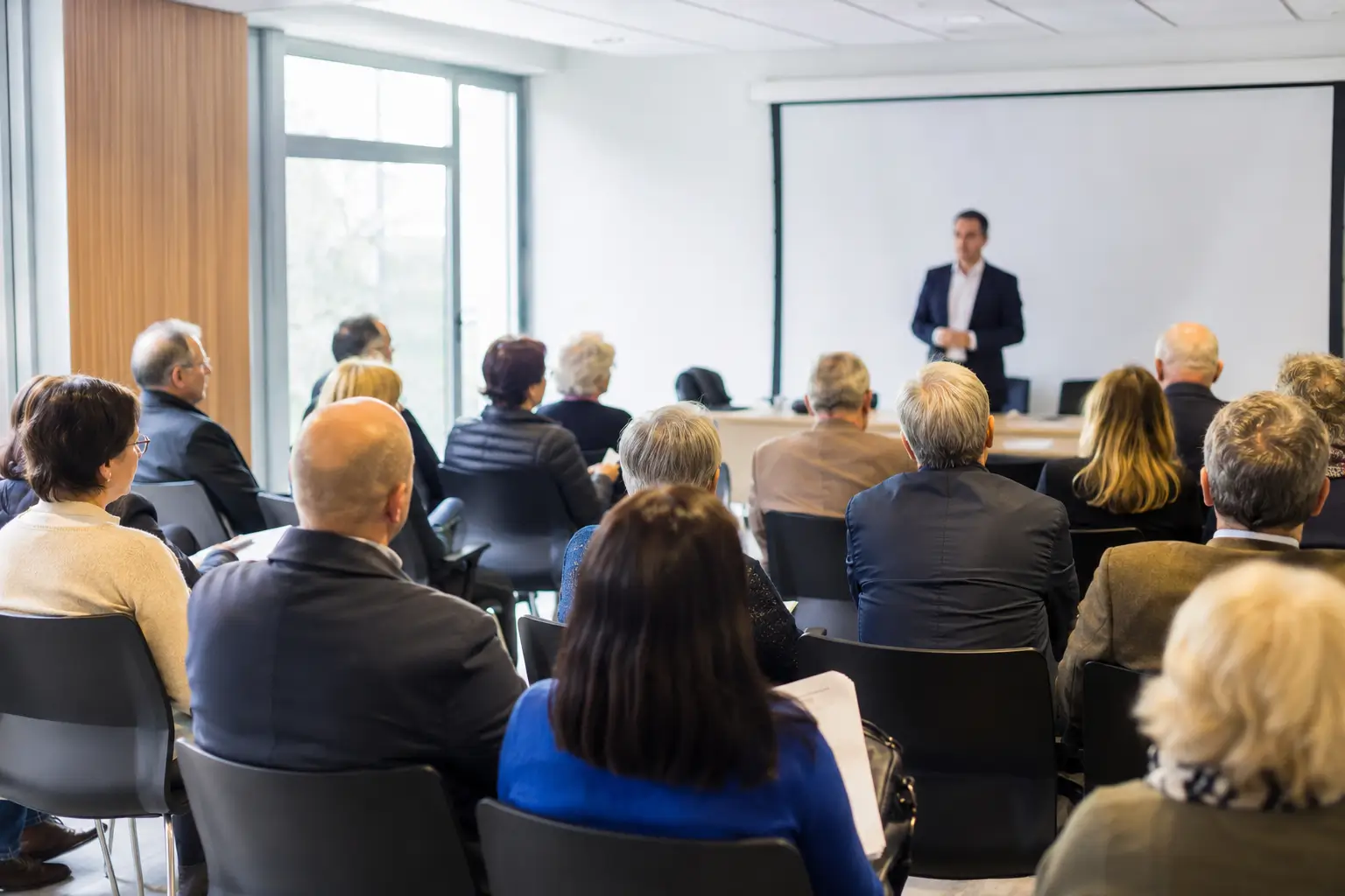 Copropriétaires réunis lors d’une assemblée générale annuelle de copropriété