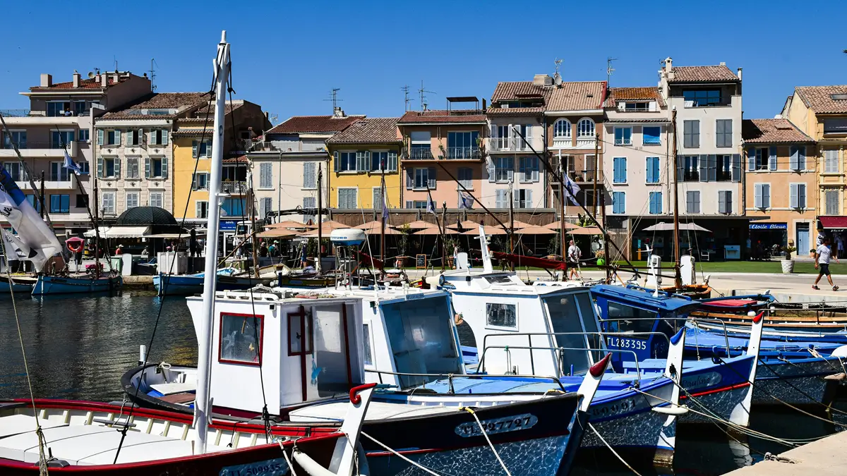 Une image d'un port dans le Var